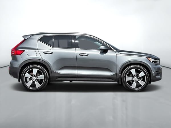 2019 Volvo XC40 MOMENTUM AWD// PLUS PACKAGE-3
