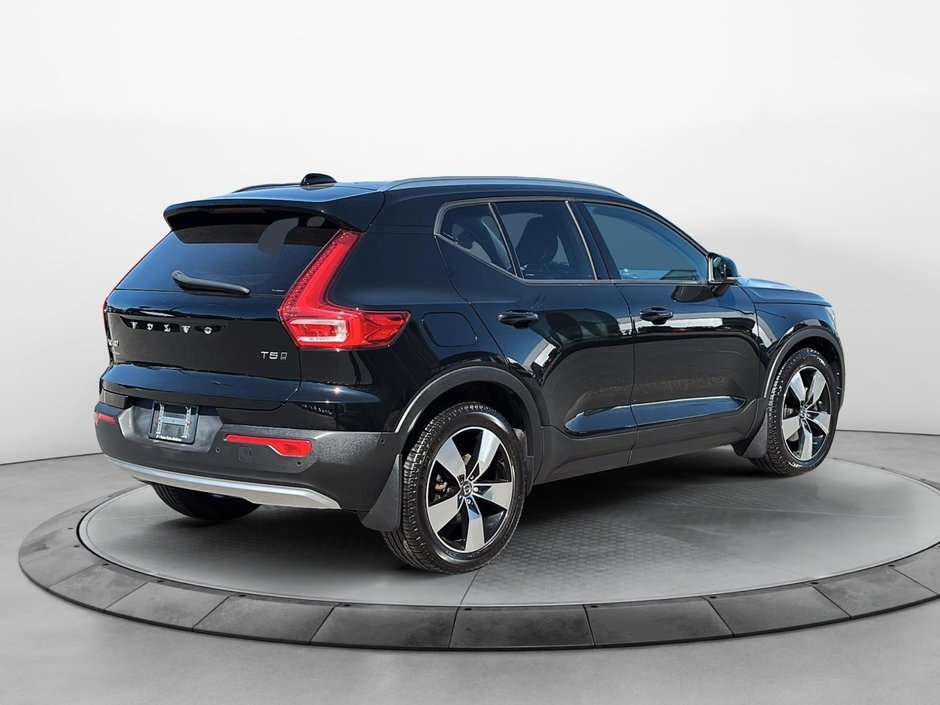 2019 Volvo XC40 MOMENTUM AWD-4