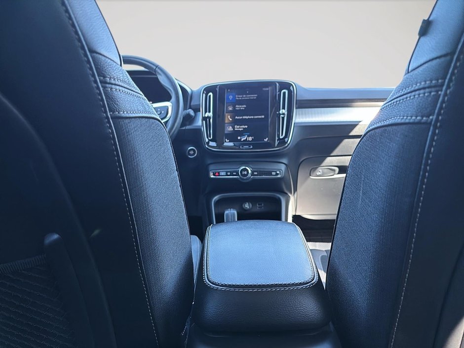 2019 Volvo XC40 MOMENTUM AWD-11