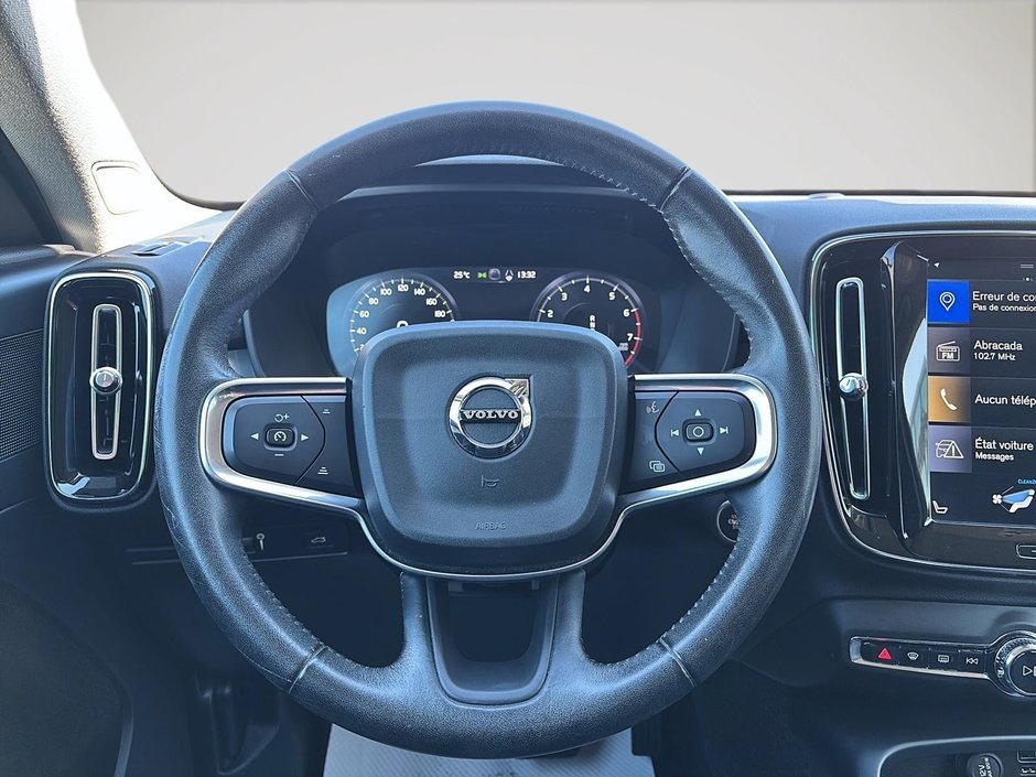 2019 Volvo XC40 MOMENTUM AWD-12