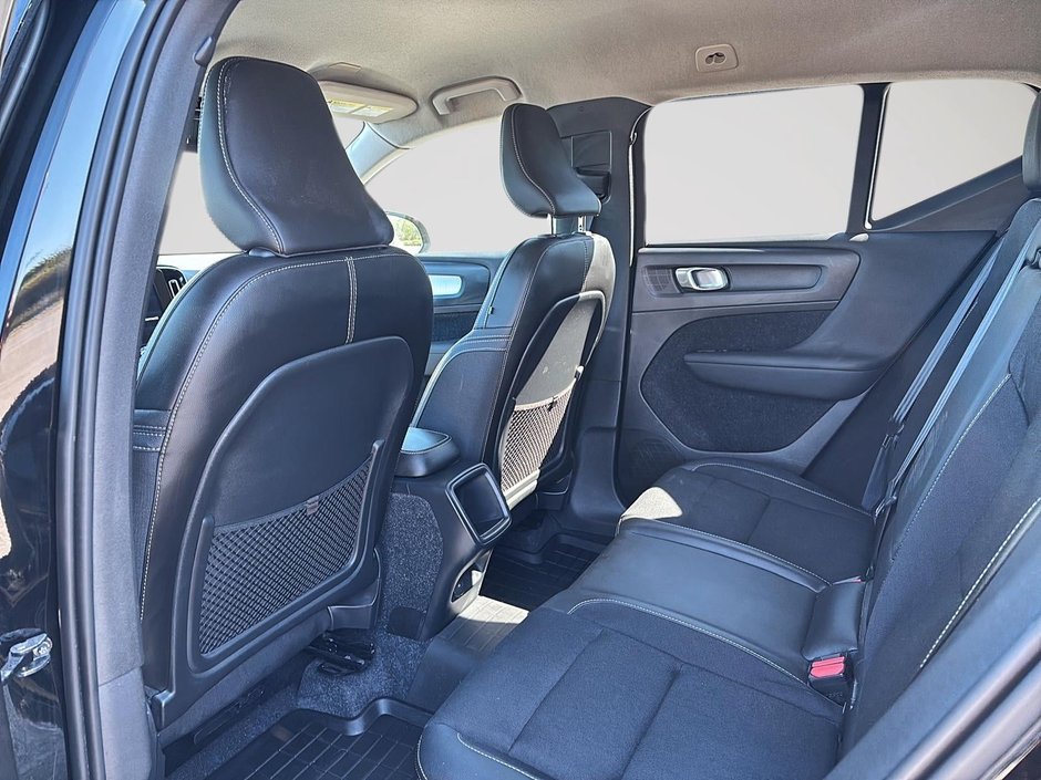 2019 Volvo XC40 MOMENTUM AWD-10