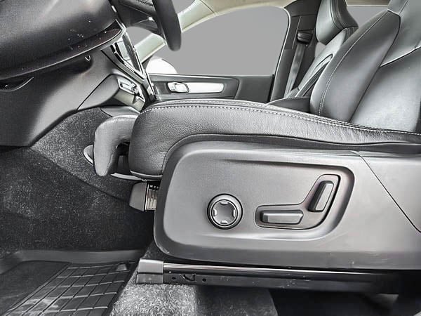 2020 Volvo XC40 T5 MOMENTUM AWD-10