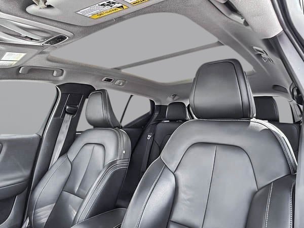 2020 Volvo XC40 T5 MOMENTUM AWD-9