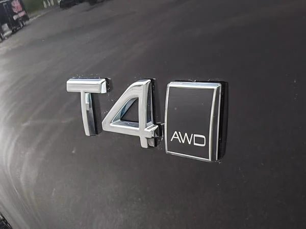 2020 Volvo XC40 T4 MOMENTUM AWD // PLUS PACKAGE-8