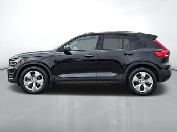 2020 Volvo XC40 T4 MOMENTUM AWD // PLUS PACKAGE-7