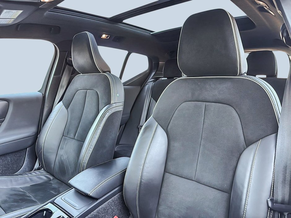 2022 Volvo XC40 T5 R-DESIGN AWD-10