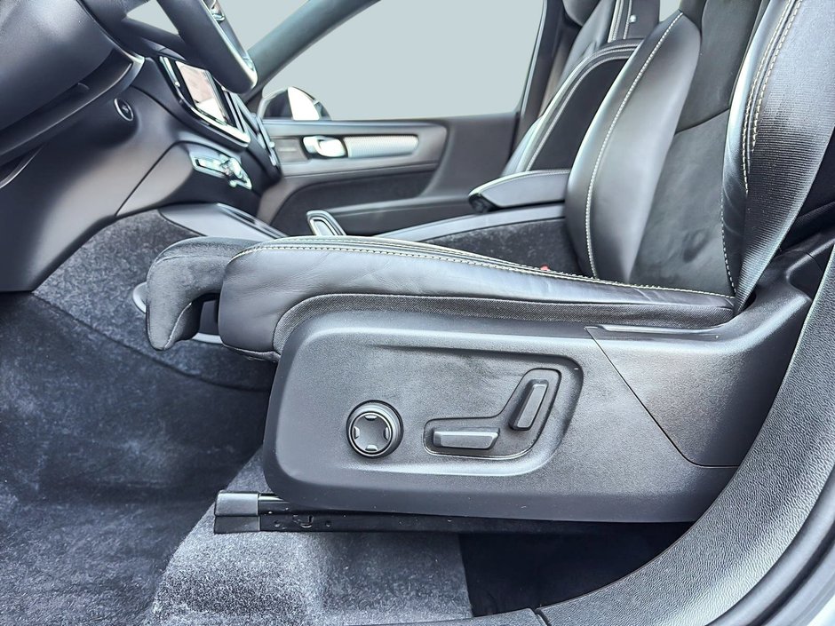 2022 Volvo XC40 T5 R-DESIGN AWD-13