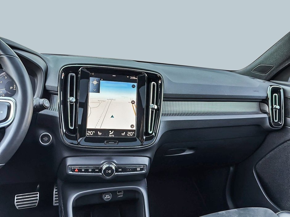 2022 Volvo XC40 T5 R-DESIGN AWD-11