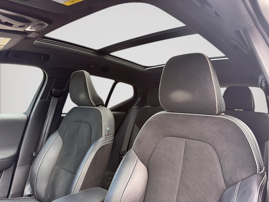 2022 Volvo XC40 T5 R-DESIGN AWD // POLESTAR-9