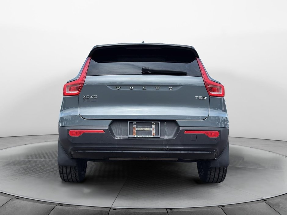 2022 Volvo XC40 T5 R-DESIGN AWD // POLESTAR-5