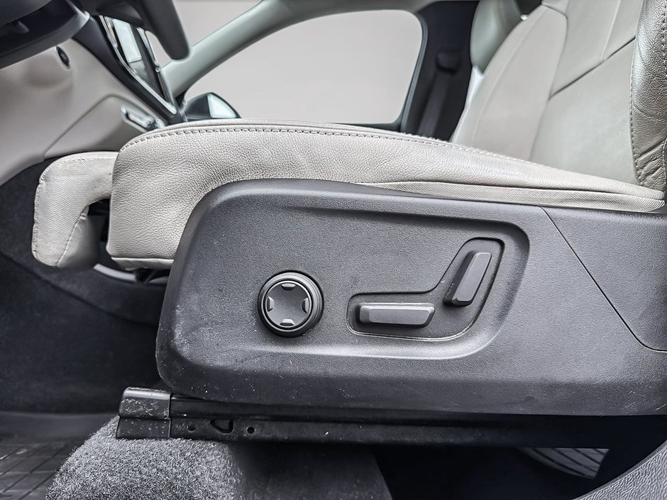 Volvo XC40 B5 PLUS AWD 2023-14