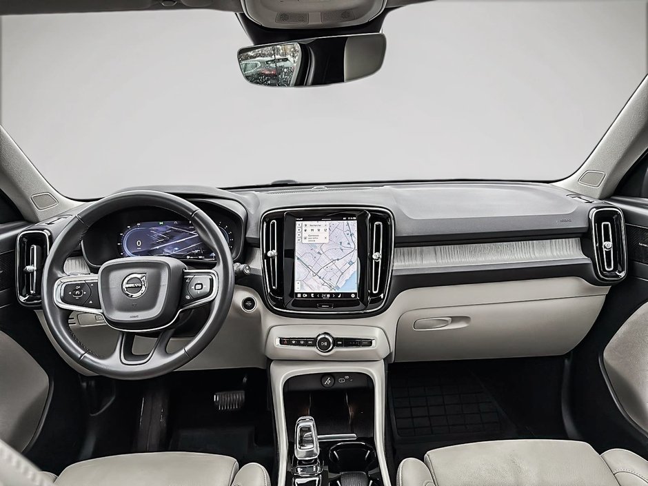 Volvo XC40 B5 PLUS AWD 2023-10
