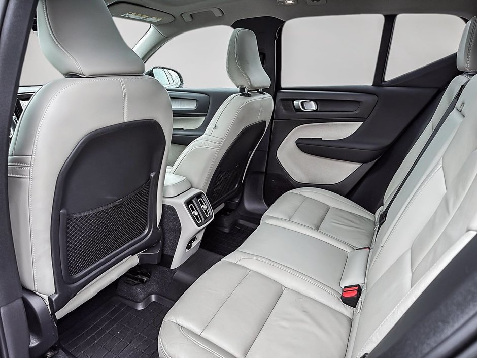 Volvo XC40 B5 PLUS AWD 2023-9