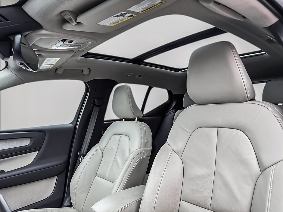 Volvo XC40 B5 PLUS AWD 2023-8