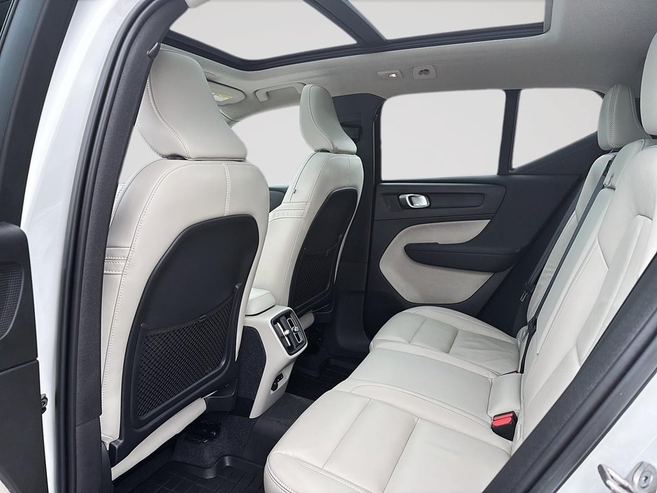 Volvo XC40 B5 PLUS AWD 2023-12