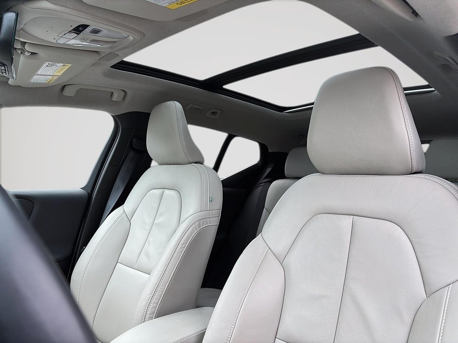 Volvo XC40 B5 PLUS AWD 2023-8