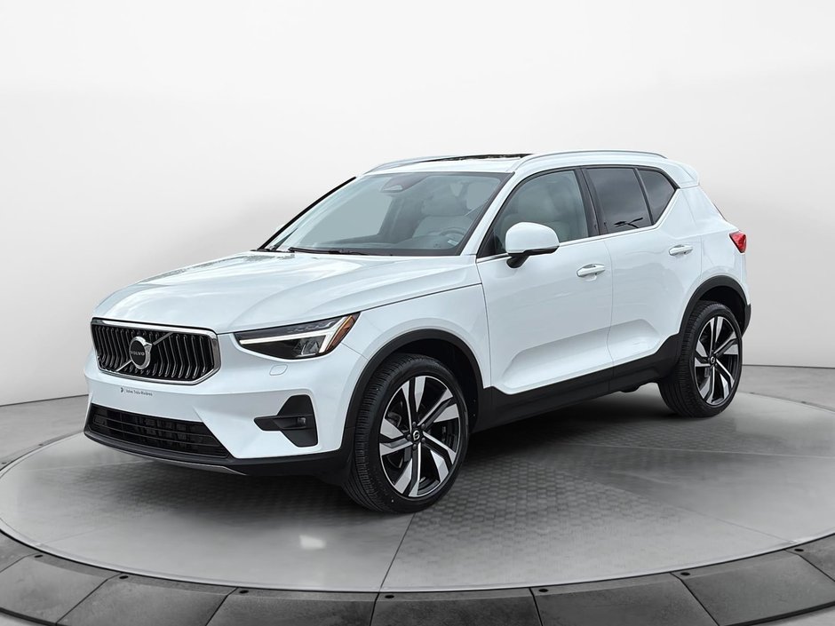 Volvo XC40 B5 PLUS AWD 2023-2