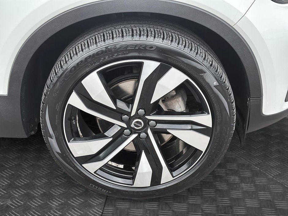 Volvo XC40 B5 PLUS AWD 2023-7