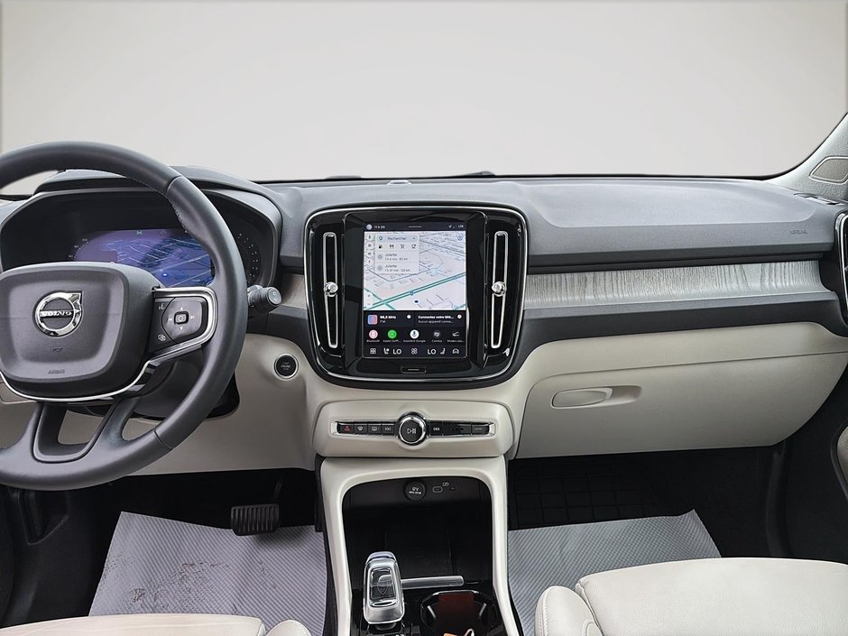 Volvo XC40 B5 PLUS AWD 2023-11
