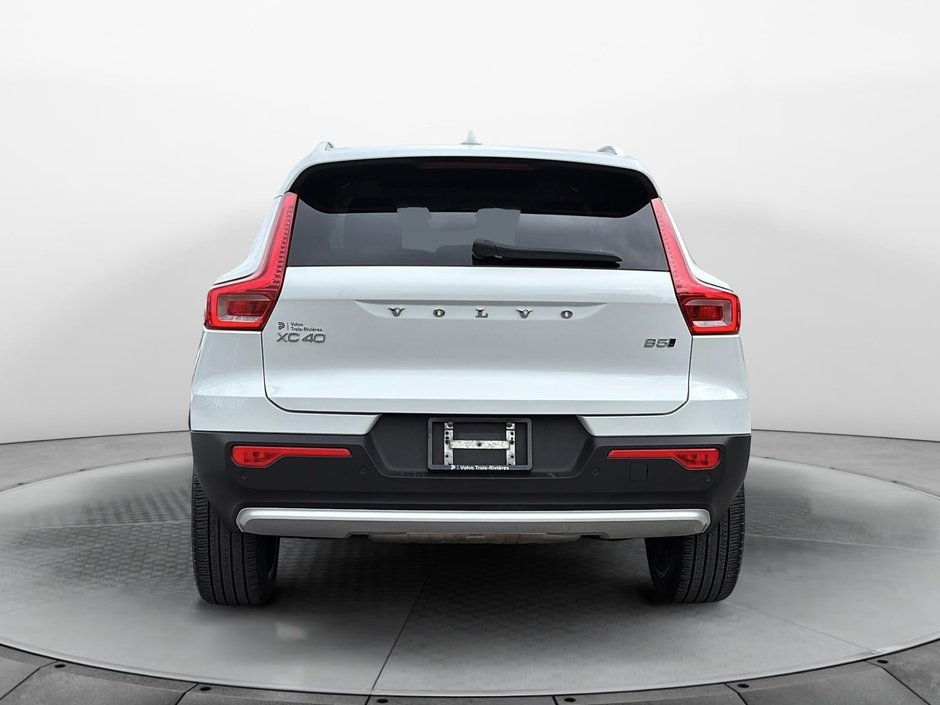 Volvo XC40 B5 PLUS AWD 2023-4
