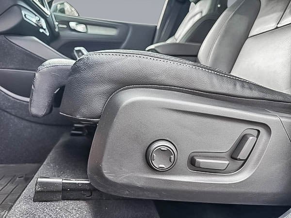 2024 Volvo XC40 B5 ULTIMATE AWD DARK THEME-10