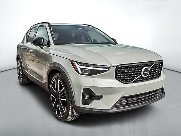 2024 Volvo XC40 B5 ULTIMATE AWD DARK THEME-0