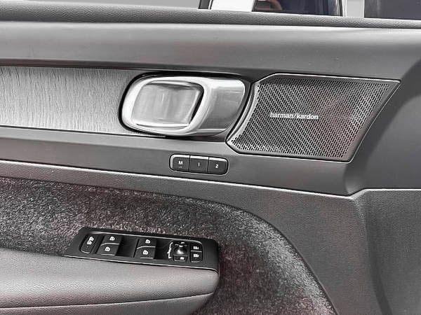 2024 Volvo XC40 B5 ULTIMATE AWD DARK THEME-11
