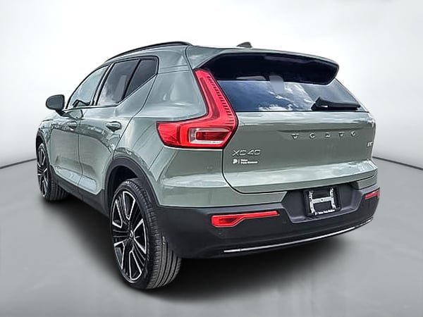 2024 Volvo XC40 B5 ULTIMATE AWD DARK THEME-6