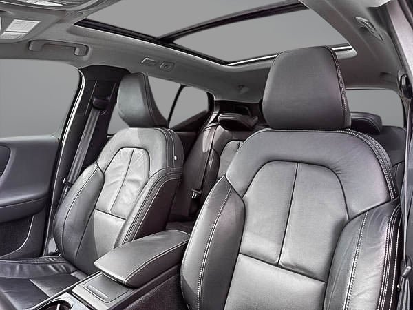 2024 Volvo XC40 B5 ULTIMATE AWD DARK THEME-9