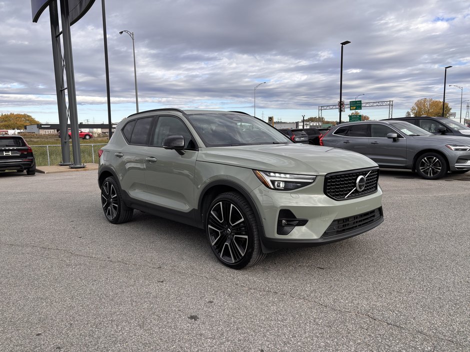 Volvo XC40 B5 ULTIMATE AWD DARK THEME 2024-0