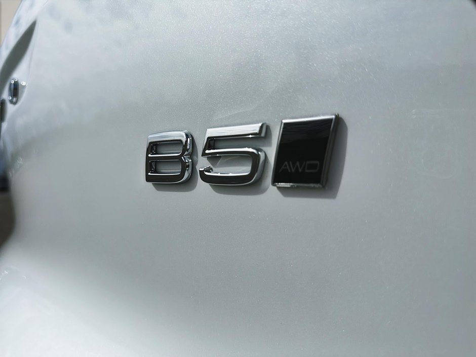 2025 Volvo XC40 B5 CORE AWD-8