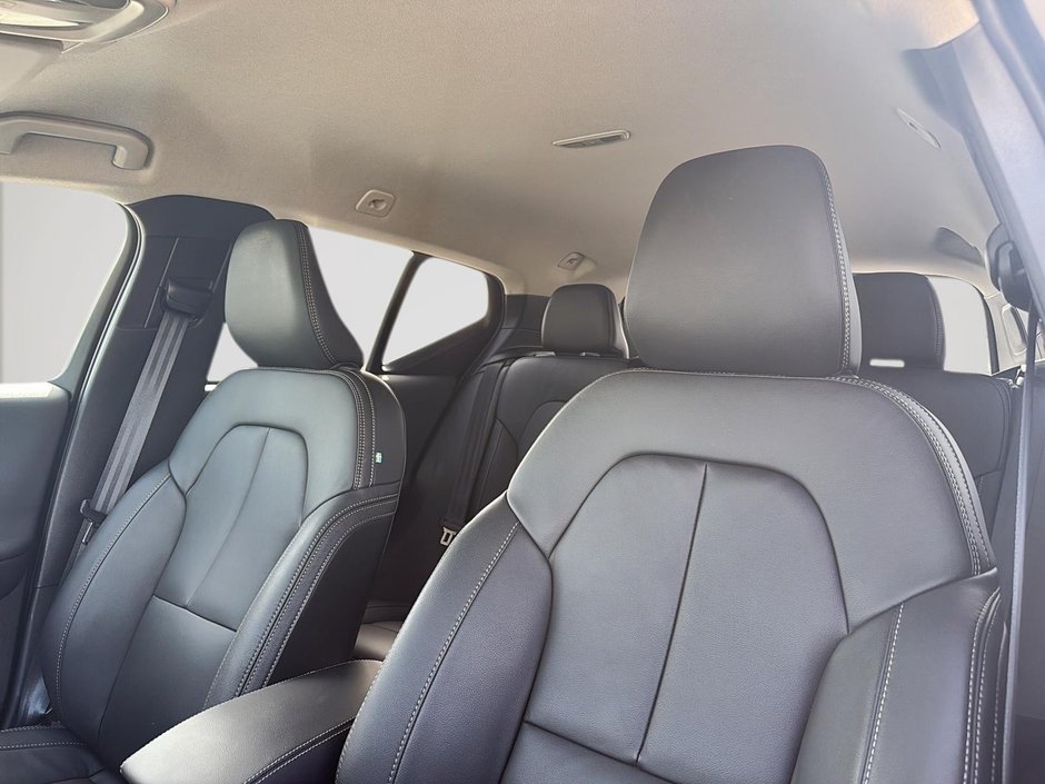 2025 Volvo XC40 B5 CORE AWD-9
