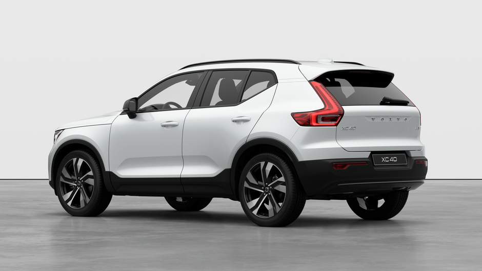 Volvo XC40 Plus Dark Theme 2026-1
