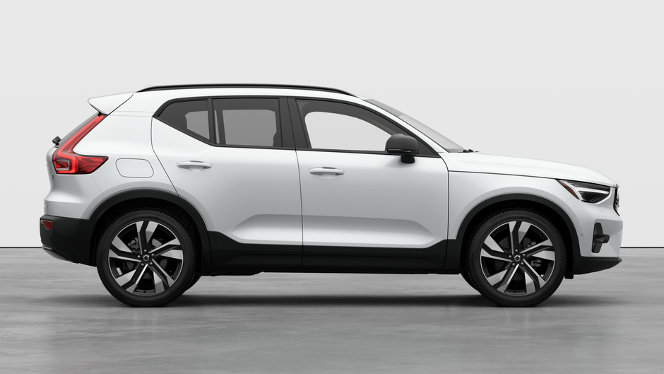 Volvo XC40 Plus Dark Theme 2026-6