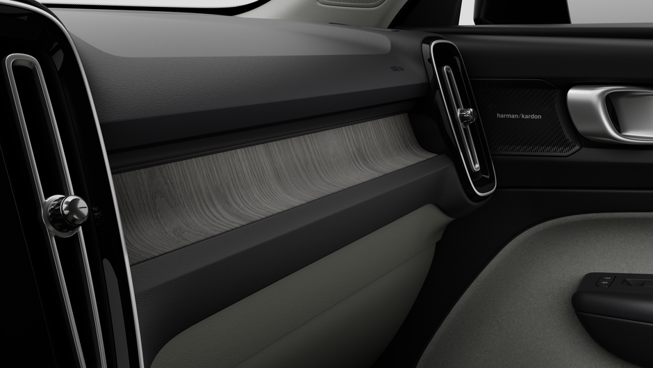 Volvo XC40 Plus Dark Theme 2026-8