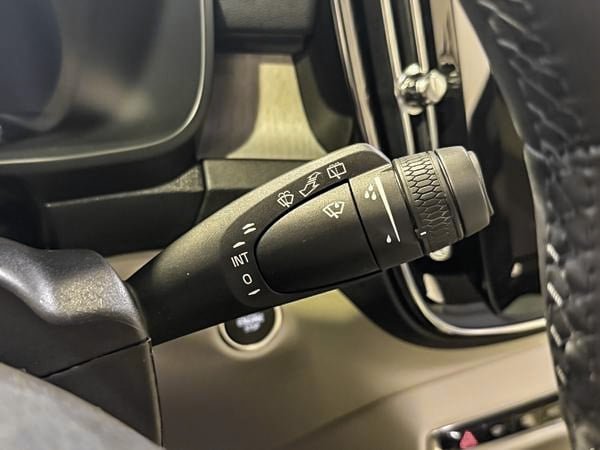 2026 Volvo XC40 B5 PLUS DARK THEME-18