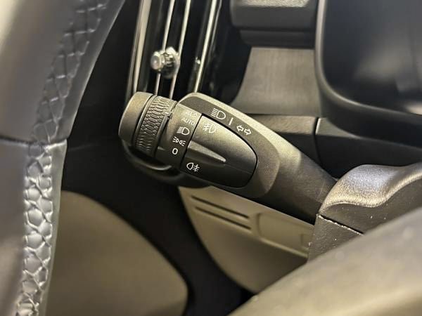 2026 Volvo XC40 B5 PLUS DARK THEME-17