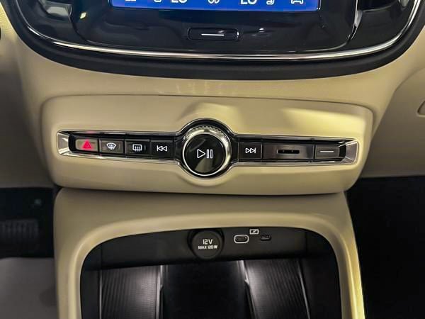 2026 Volvo XC40 B5 PLUS DARK THEME-22