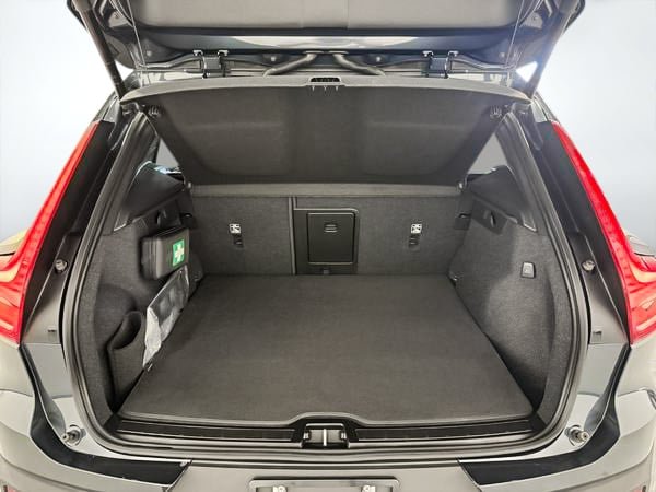 2026 Volvo XC40 B5 PLUS DARK THEME-25