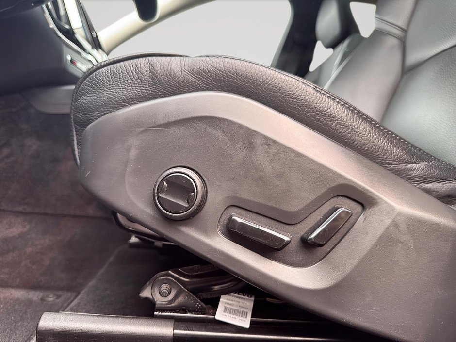 2023 Volvo XC60 Recharge T8 PLUS AWD PHEV // POLESTAR OPTIMISATION-12