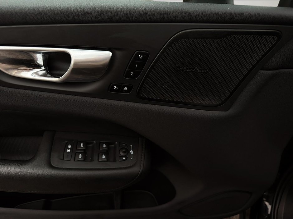 2023 Volvo XC60 Recharge T8 PLUS AWD PHEV // POLESTAR OPTIMISATION-13