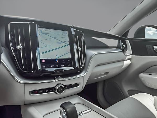 Volvo XC60 Recharge T8 CORE AWD // PLUG IN 2024-13