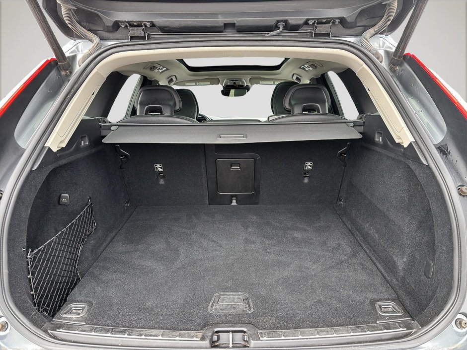 2019 Volvo XC60 T6 MOMENTUM AWD-13