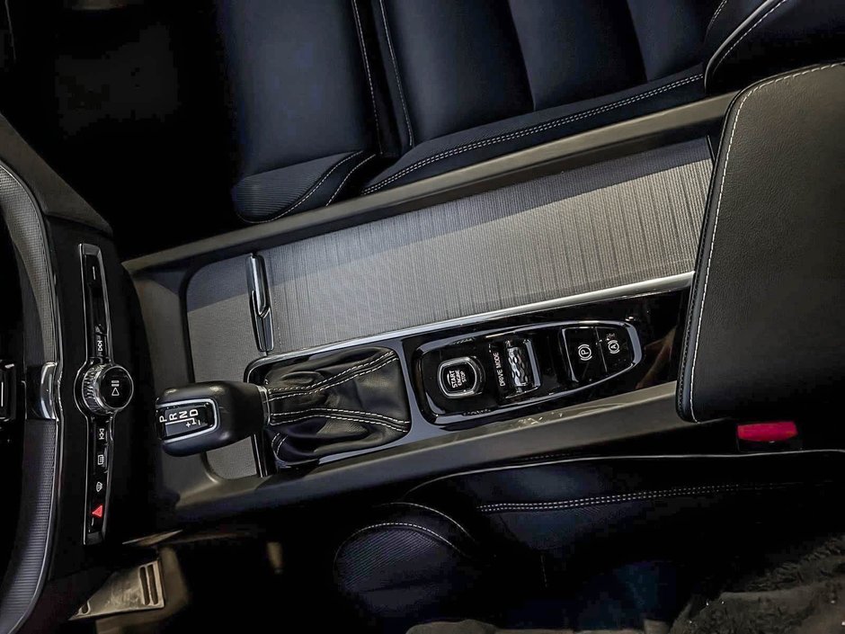 Volvo XC60 T6 R-DESIGN AWD 2021-14