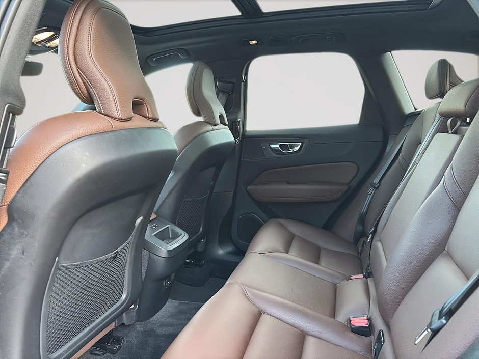 Volvo XC60 B6 MOMENTUM // PREMIUM PACK 2022-10