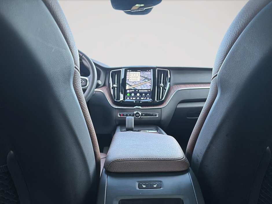 Volvo XC60 B6 MOMENTUM // PREMIUM PACK 2022-11