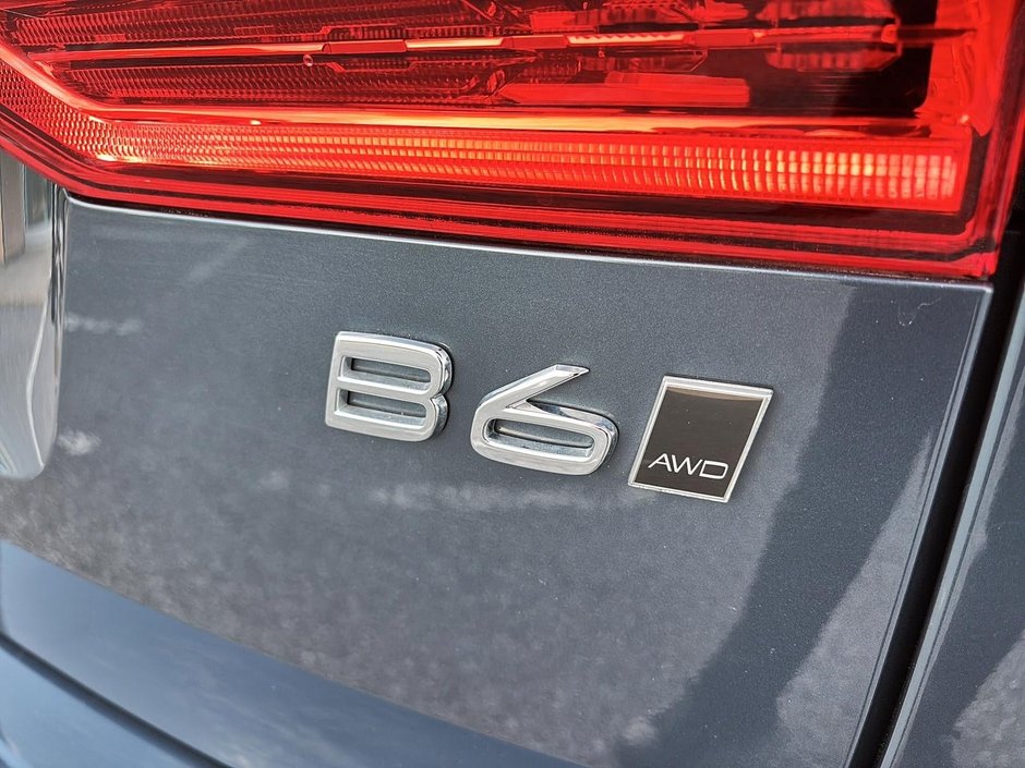 Volvo XC60 B6 MOMENTUM // PREMIUM PACK 2022-17