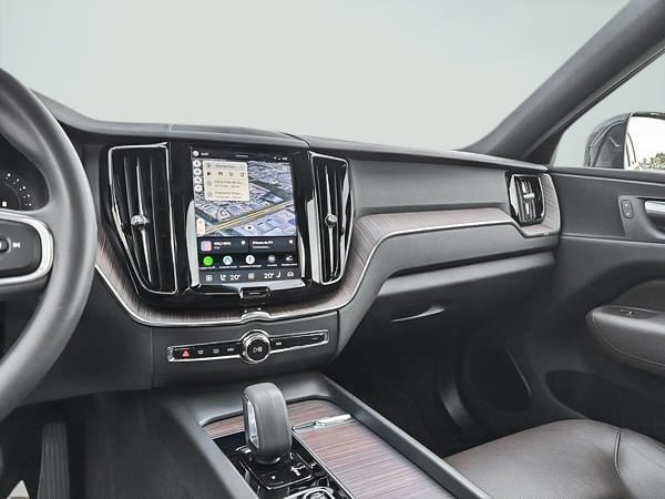 2022 Volvo XC60 B6 MOMENTUM // PREMIUM PACK-13