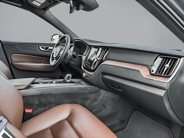 2022 Volvo XC60 B6 MOMENTUM // PREMIUM PACK-15