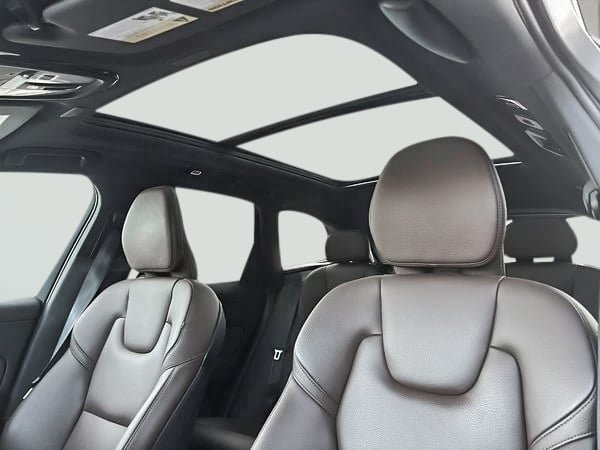 2022 Volvo XC60 B6 MOMENTUM // PREMIUM PACK-7